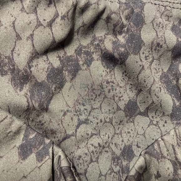 Varley Snake Skin Print Set - Picture 7 of 7